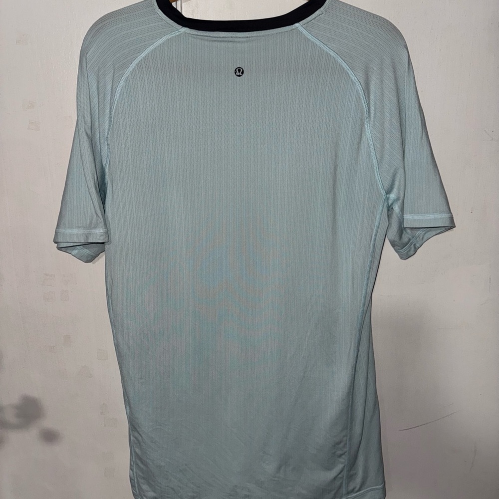 lululemon athletica Men's Sky Blue Short Sleeve Tee